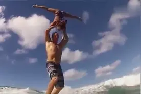 没有对比就没有伤害，笑死我了，搞笑视频，幽默视频，高手在民间，开心笑翻天图片