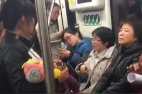 夫妻带娃乞讨怒骂路人 上海阿姨舌战“有手有脚为什么乞讨”图片