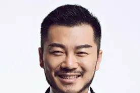 行为艺术家胡社光大“囍”之秀模特海选 叛逆肉体抖擞传统精神图片