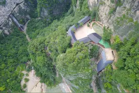 张家界大峡谷悬崖电梯、栈道恢复开放图片