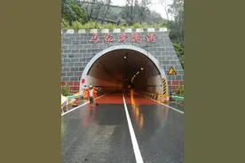 蓉丽高速丽攀段马家湾隧道口车道恢复正常通行图片