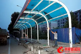 点赞！山东莱芜雪湖大街马路市场搬迁拆除图片