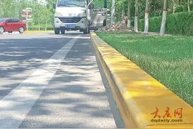 刷黄漆是“禁停” 别再当“风景线”瞎停了图片