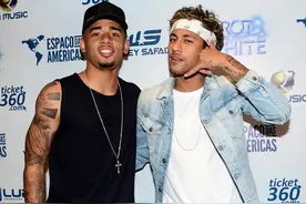 这身freestyle怎么样？内马尔破洞牛仔裤现身演唱会图片