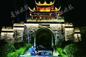 青岩古镇 钢琴王子倾情献艺图片