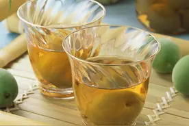 青梅酒的营养价值及注意事项-青梅酒的功效与作用图片