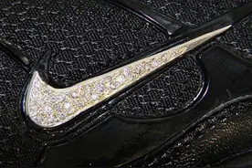 奢华钻石镶嵌SwooshNike Air Max TN定制版本图片