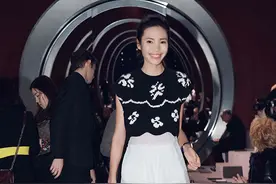 时尚主播Linda亮相DIOR秀场  甜美造型展现青春活力图片