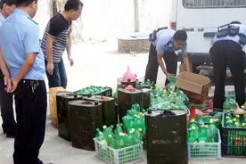 散装汽油需要证明购买，万一半路没油怎么办？老司机巧妙解决，新手一定注意视频封面