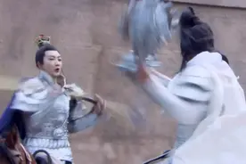 薛葵渭州大战银锤太保白文豹，武功绝顶的邱燕辰临阵倒戈，究竟谁才是最强者？