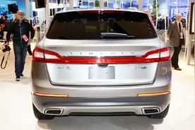 车门带密码锁，按键式档杆，车标能升起，自动点火，40万最个性SUV视频封面