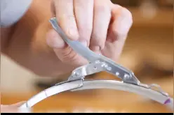 油漆桶千万别乱扔了！这个东西有大用处！油漆桶卡扣变木工夹具！视频封面