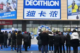 迪卡侬世界500强落户南充保利商城正式开业，舞狮助兴你去看看视频封面