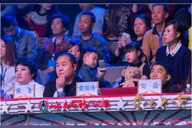 音乐人宋飞任评委 亮相央视《星光大道》月赛图片