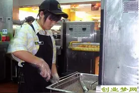 我的第一份工作是在快餐店服务员两个月七百元工资图片