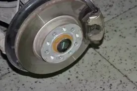 发动机刹车出现异响，车主遇到紧急情况应如何处理！图片