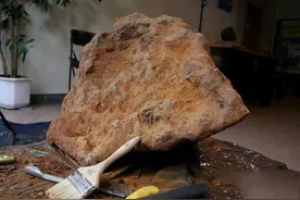 发现的一块石头可能就是陨石，关键是你要学会清理图片
