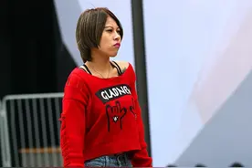 街拍：笑喷了，五花八门的花样牛仔裤图片