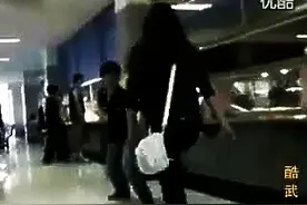 实拍武术学院食堂男女打架视频封面