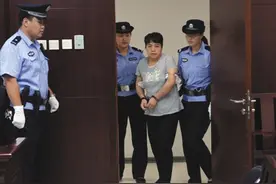 劫走案犯扇民警耳光 女主管获刑图片