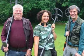 千年前最大规模维京宝藏发现记：暑假他带娃，她却挖到了黄金图片