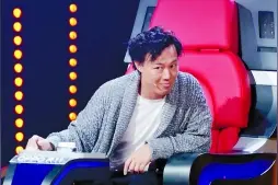 周杰伦帮陈奕迅“抢”学员图片