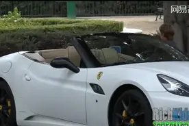 9岁男孩开法拉利撩妹整蛊拜金女 证明搭讪不分年龄只要有钱图片