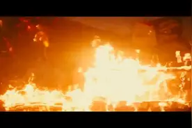 看爆发的小怪兽大脚丫子把对手踩下图片