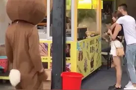 奉劝异地恋的人，不要偷偷去她的城市准备惊喜，除非能顶得住绿！图片