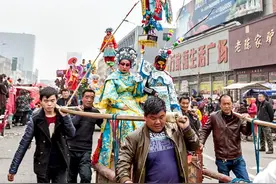 河南滑县上演“正月里的最后狂欢”图片