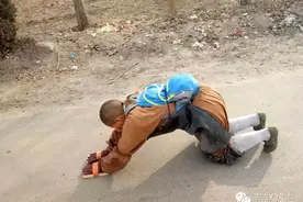 女苦行僧途经邯郸徒步修行三千余里图片