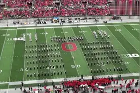 太酷炫了！致敬迈克尔·杰克逊，百人组成太空步，超震撼图片