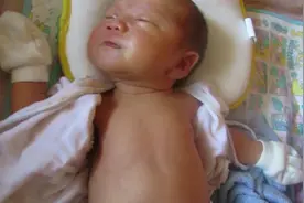 出生第一天的新生儿宝宝示范腹式呼吸，萌萌哒小姿势太销魂啦！