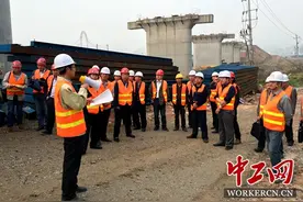 南龙铁路三明南大桥空间钢构顶板台架试吊成功图片