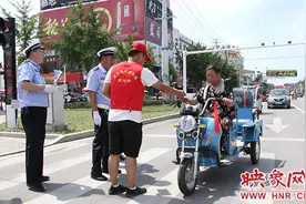 夏邑：参与街头文明劝导成驾照“必修课”图片