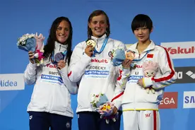 女子400自李冰洁摘铜 莱德基打破赛会纪录3连冠图片