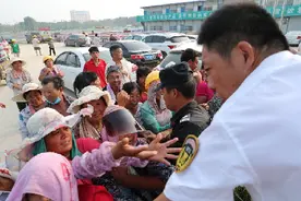 太康贫困村民西瓜滞销 驻村书记帮忙解忧图片
