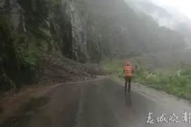 塌方落石阻交通 暑假自驾丽江这些路段要慎行图片