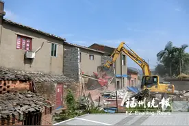 马尾区亭江镇拆除350㎡违建 推动棚屋区征迁工作图片