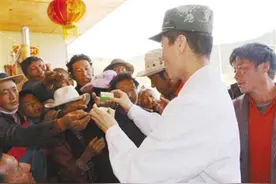 武警西藏森林总队昌都支队双拥共建助力精准扶贫图片