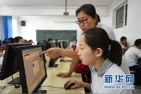 娜荷芽：蒙古族“三语”小能手图片