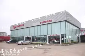 一片废墟！南宁一家汽车店深夜遭400多人强拆，警方不立案图片