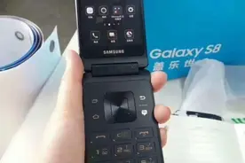 三星W2018真机照片曝光 依旧土豪专属图片