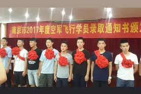 澎湃新闻对话万里挑一空军飞行员：冲上云霄的光荣与艰辛图片