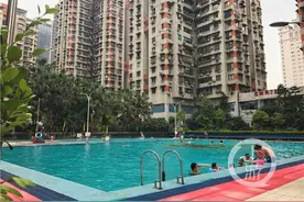 小区泳池对外开放 有人欢喜有人忧图片