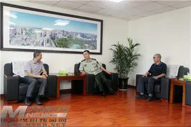 绵阳四〇四医院领导带队给武警官兵送“清凉”图片