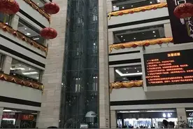 浙江6岁男童坠落电梯井重伤，事发前在电梯内小便引发短路图片