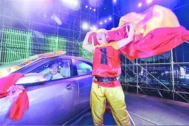 青岛：酒王争霸冠军将获3万奖金 历届酒王跃跃欲试图片