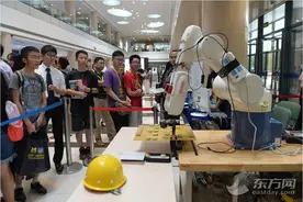 上海交大夏季设计展开幕 学生创意“舞”动智慧生活图片