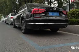 潜江路边的停车位出现多个“暗号”，据说跟所有车主有关！图片